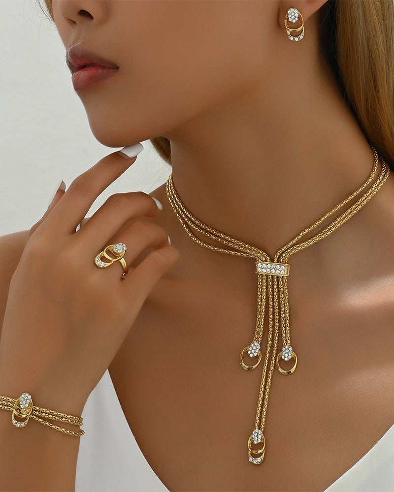 Eenvoudige set ketting en oorbellen