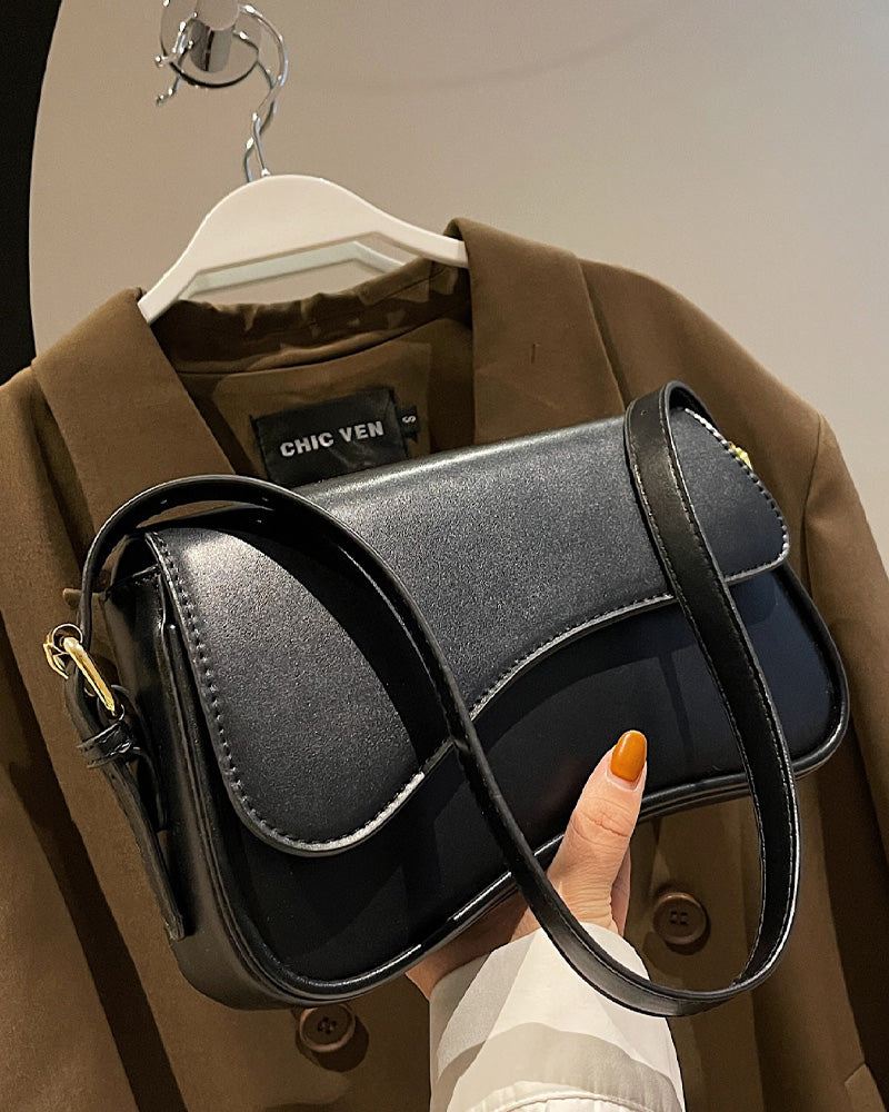 Eenvoudige schoudertas met magnetische gesp en effen kleur