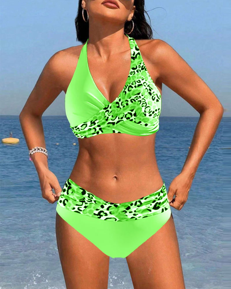 Halternek bikini met luipaardpatchworkprint