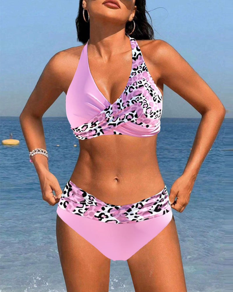 Halternek bikini met luipaardpatchworkprint