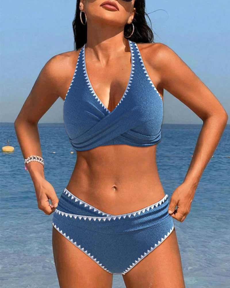 Geplooide halterneck eenvoudige vakantiebikini