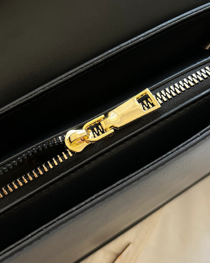 Eenvoudige schoudertas met magnetische gesp en effen kleur