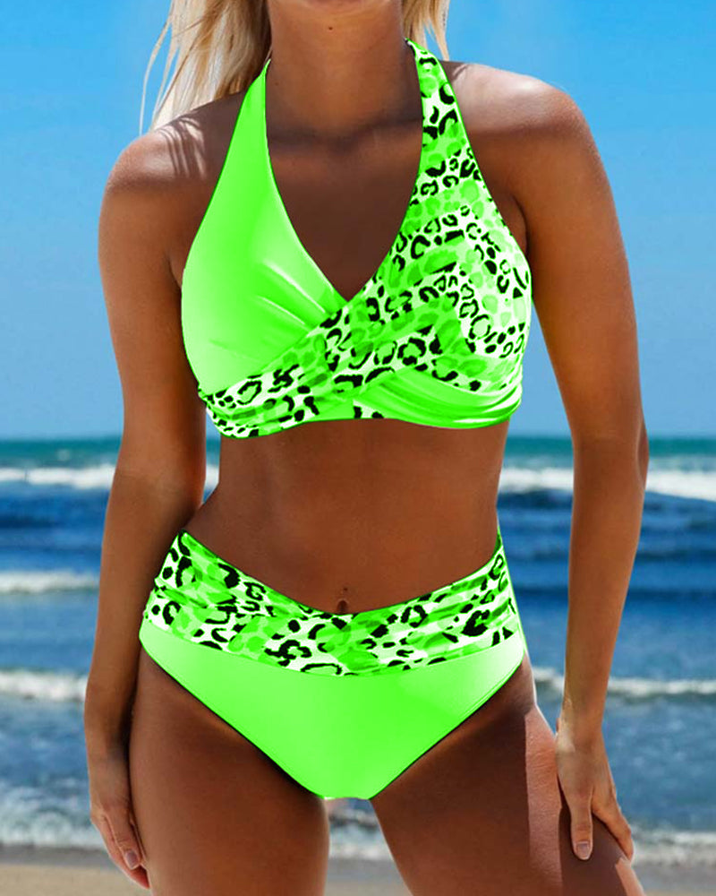Halternek bikini met luipaardpatchworkprint