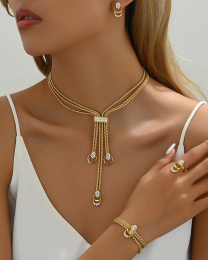 Eenvoudige set ketting en oorbellen