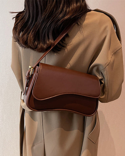 Eenvoudige schoudertas met magnetische gesp en effen kleur